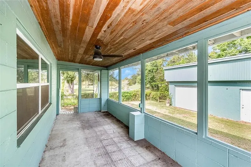 Single Family house with big patio — Photo 2