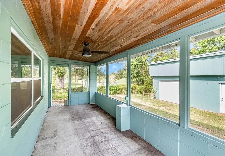 2821 Drake Dr — Photo 2