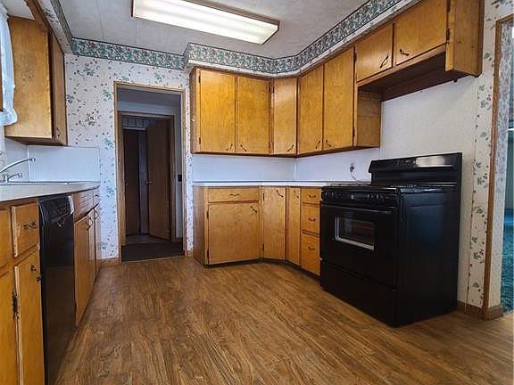 5th image of 209 N State St