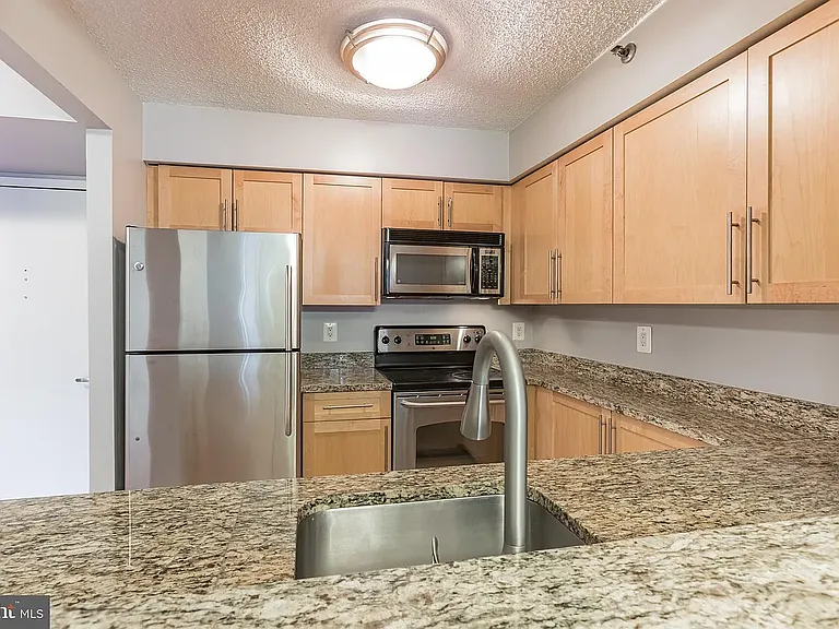 10101 Grosvenor Pl #302 — Photo 11