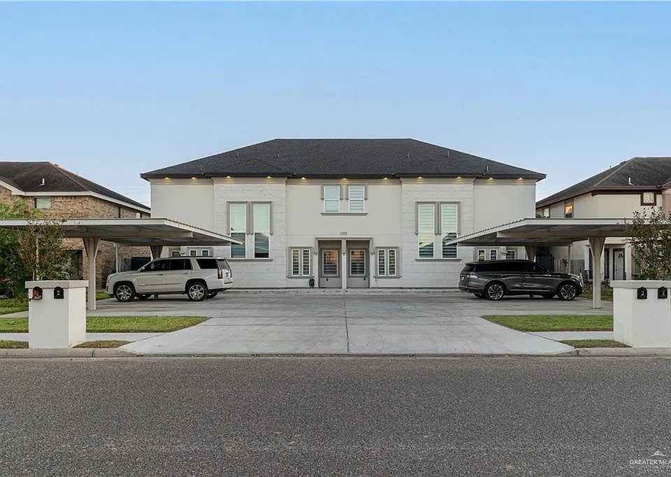 1205 W Kiwi Ave #2 & 3