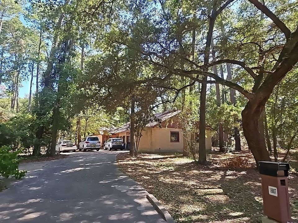2nd image of 18807 Pheasant Ln