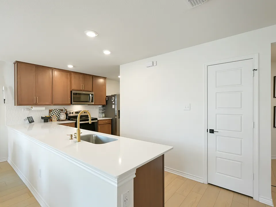 4123 Carraway St