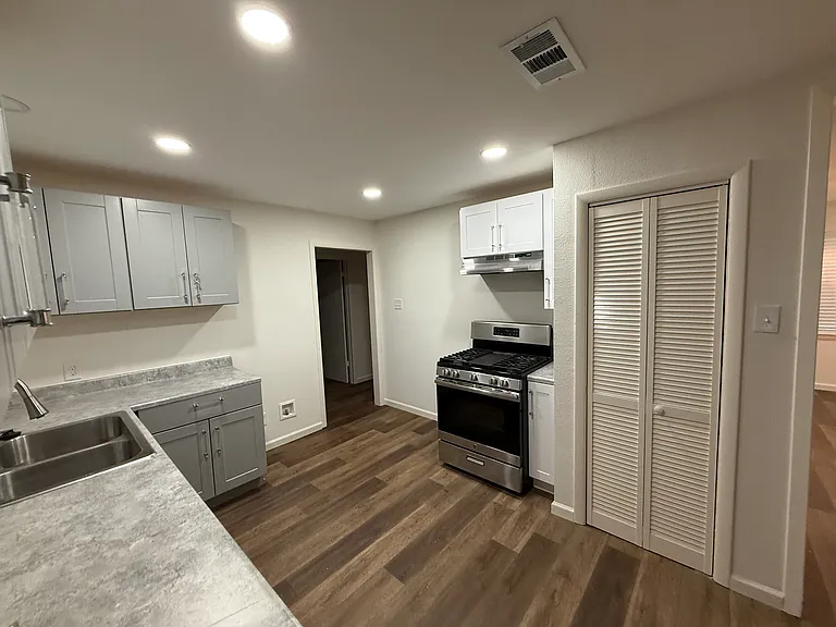 10106 Brockbank Dr — Photo 3