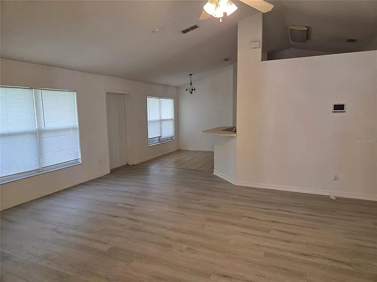 407 Arkansas Ct — Photo 12
