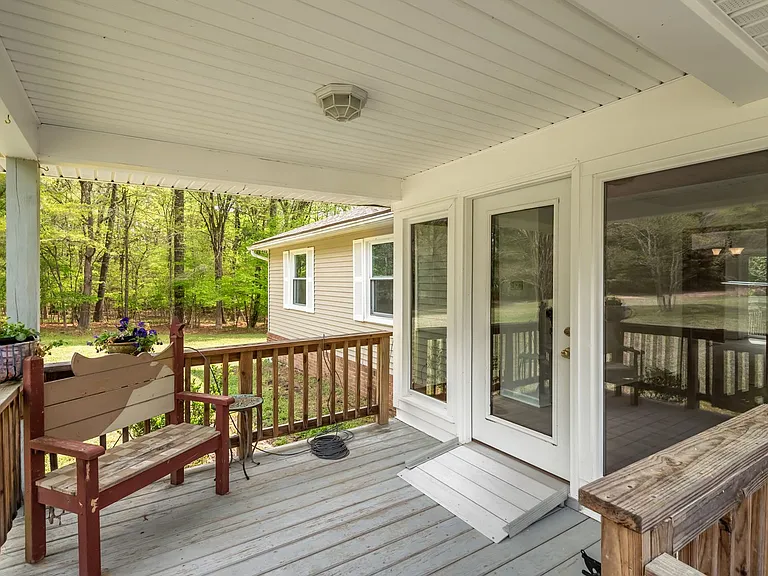 720 Marthas Chapel Rd — Photo 2