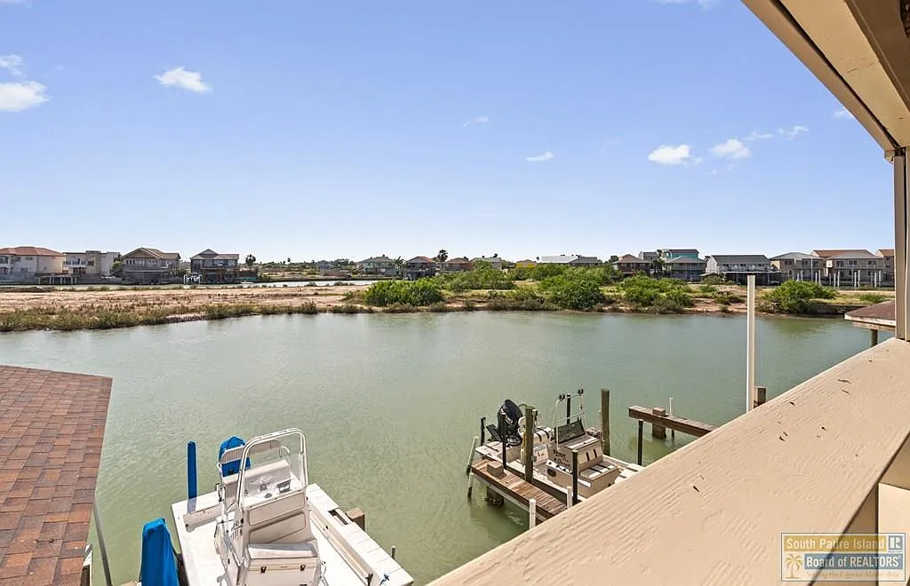 2 bed, 1.0 bath, 800 sqft, $2,000 — Photo 1