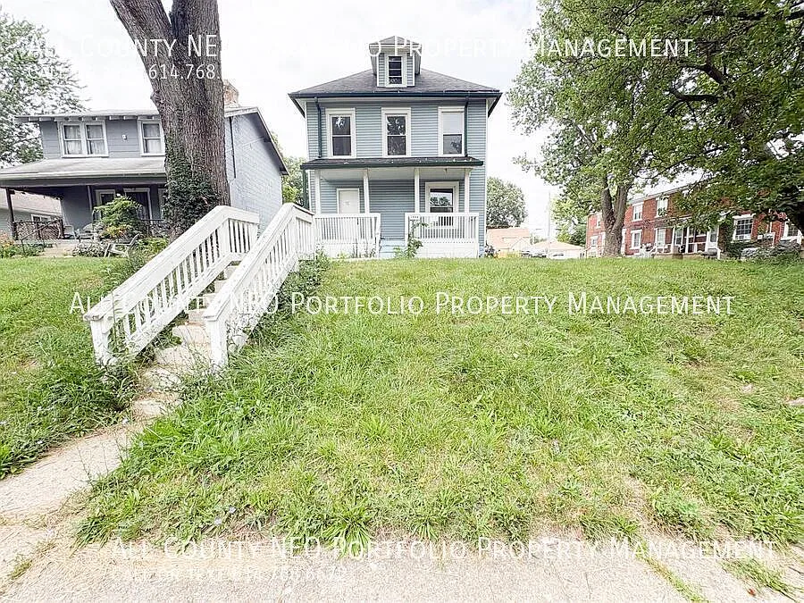 1994 Floral Ave