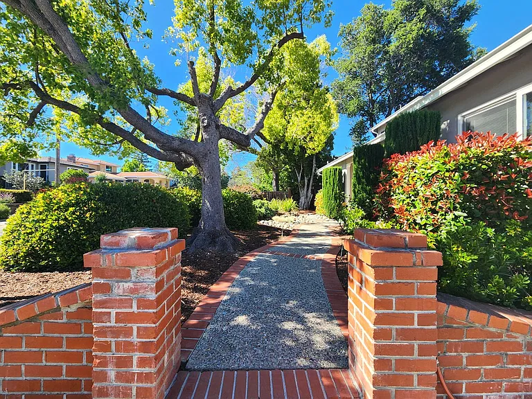 Charming 2 Bedroom, 2 Bathroom Home in Redwood City — Photo 5