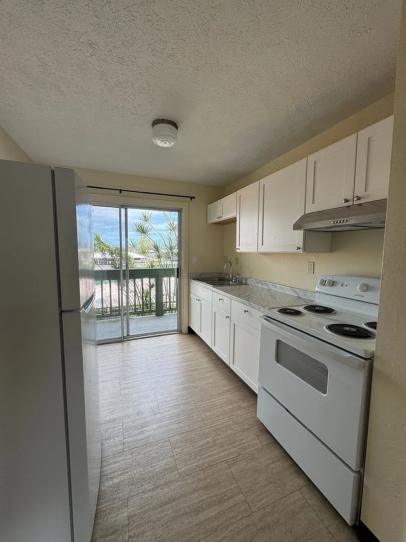 Kalani Condos — Photo 2