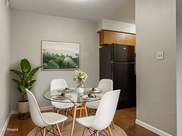 Royal Ridge Apartments — Photo 20