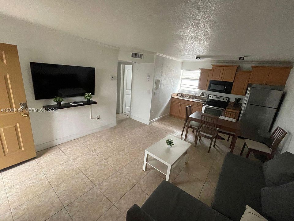 1st image of 427 SW 6th St APT 2