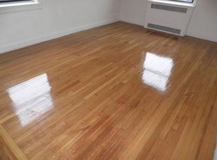 2425 26th St, Astoria, NY 11102