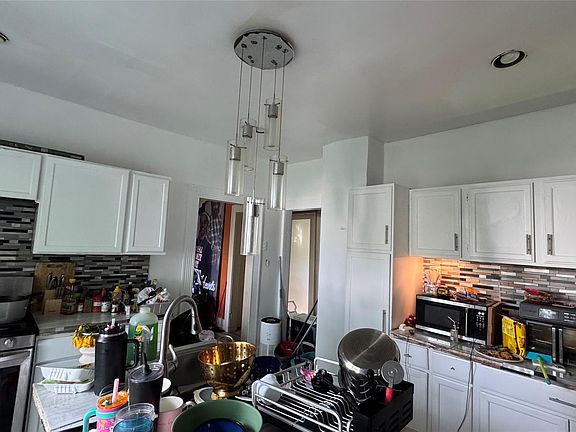 4th image of 13825 Park Grove St