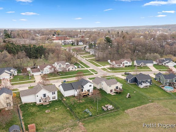 3rd image of 639 Sunset Hills Dr