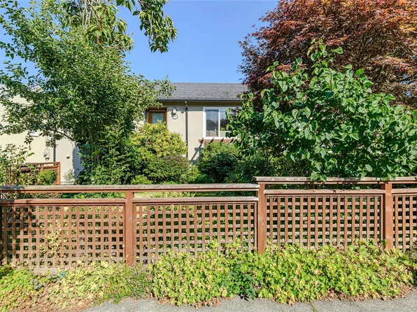 129 Moss St, Victoria, BC V8V 4M2
