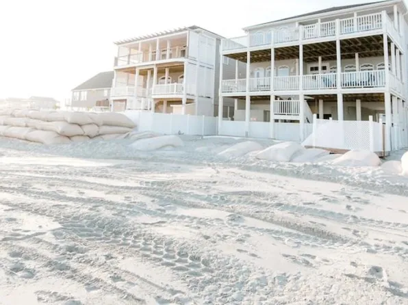 464 E 3rd St, Ocean Isle Beach, NC 28469