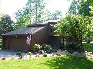 2 Lynn Ct, Rexford, NY 12148