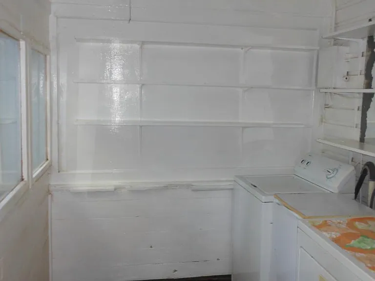 Pantry/Laundry