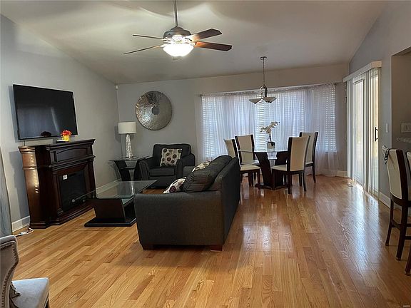 4th image of 16065 Rose Wreath Ln