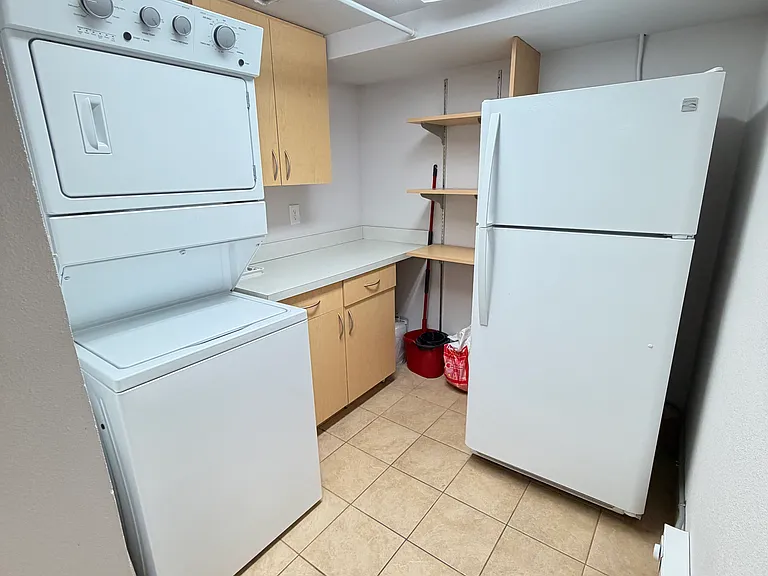 323 N Leroux St #C — Photo 37