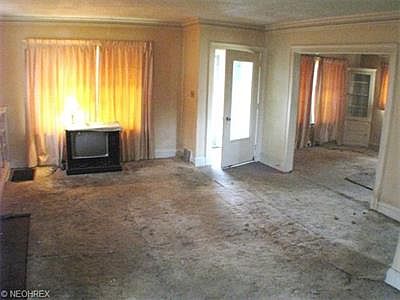 3rd image of 1651 Clarence Ave
