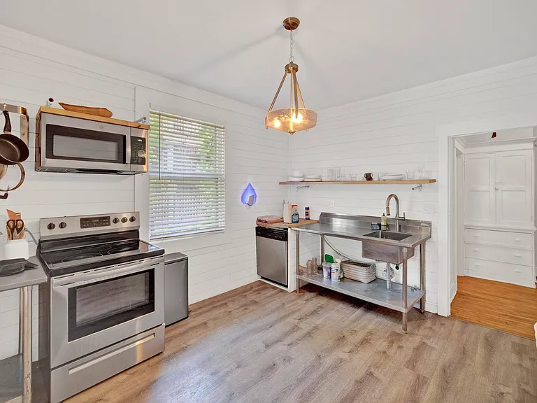 826 Hamlin St — Photo 21