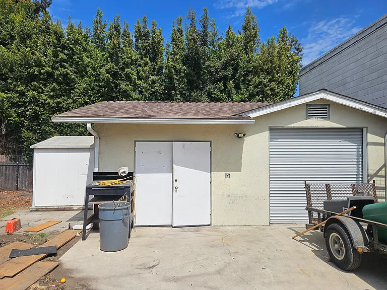809 E Yanonali St — Photo 5