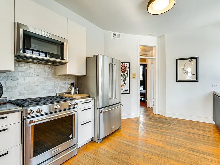 2256 W Grand Ave #3 — Photo 11