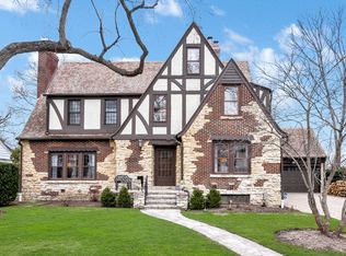 1010 Golfview Rd, Glenview, IL 60025