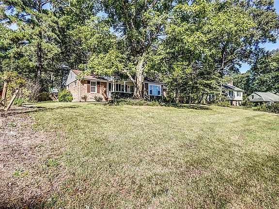 3rd image of 1406 Westbriar Dr