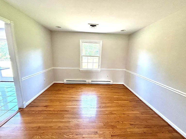703 Kentland Dr — Photo 8