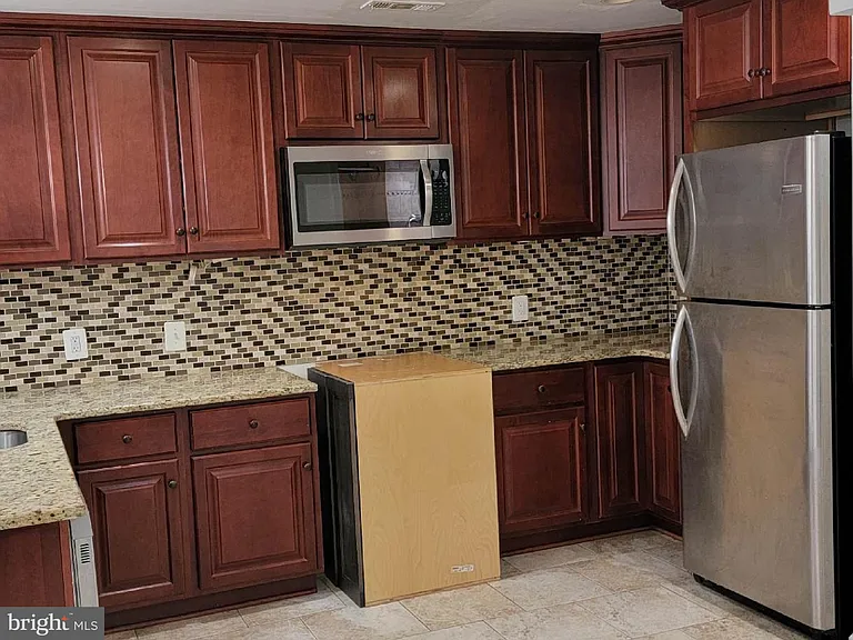 17680 Avenel Ln #BASEMENT — Photo 10