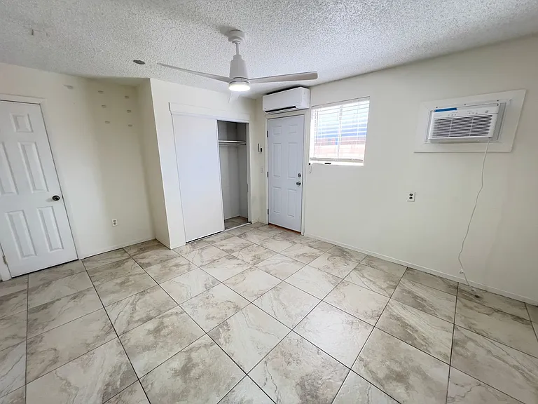 130 Metropolitan Dr #B — Photo 14