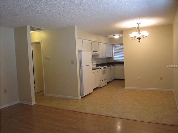 3rd image of 226 E Palm Dr