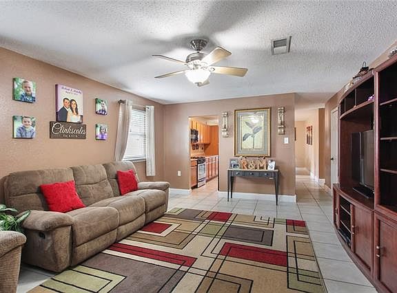 4th image of 1300 Farrington Dr