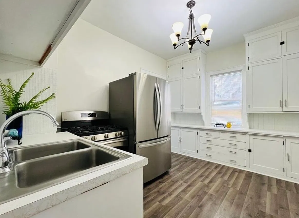 3 bed, 1872 sqft, $2,600 — Photo 2