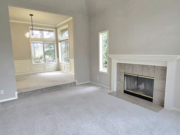 4th image of 718 234th Ave SE