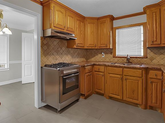 5th image of 505 Garrett St