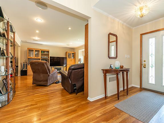 4th image of 807 Hampton Ct