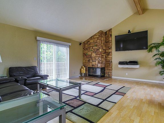 5th image of 2095 Penasquitas Dr