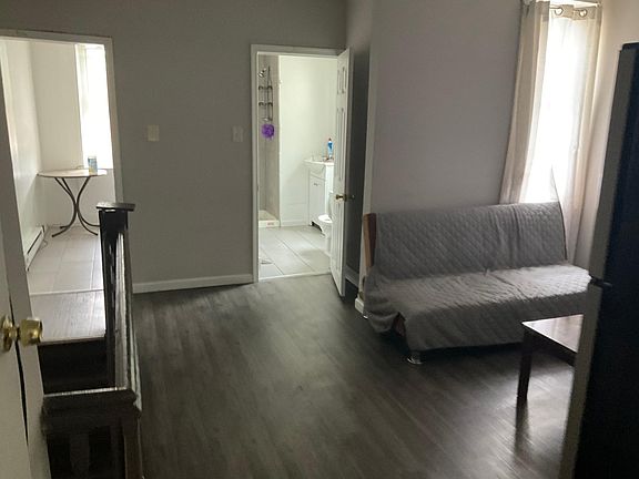 3rd image of 1343 W Pike St #3