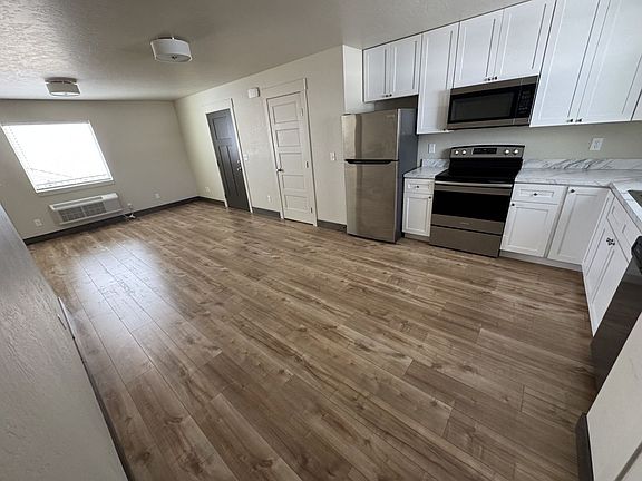 2nd image of 120 Jewel Basin Ct #B-2