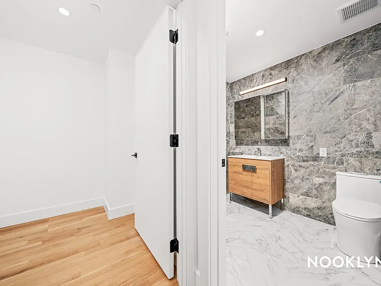 45 Lenox Rd #4D — Photo 9