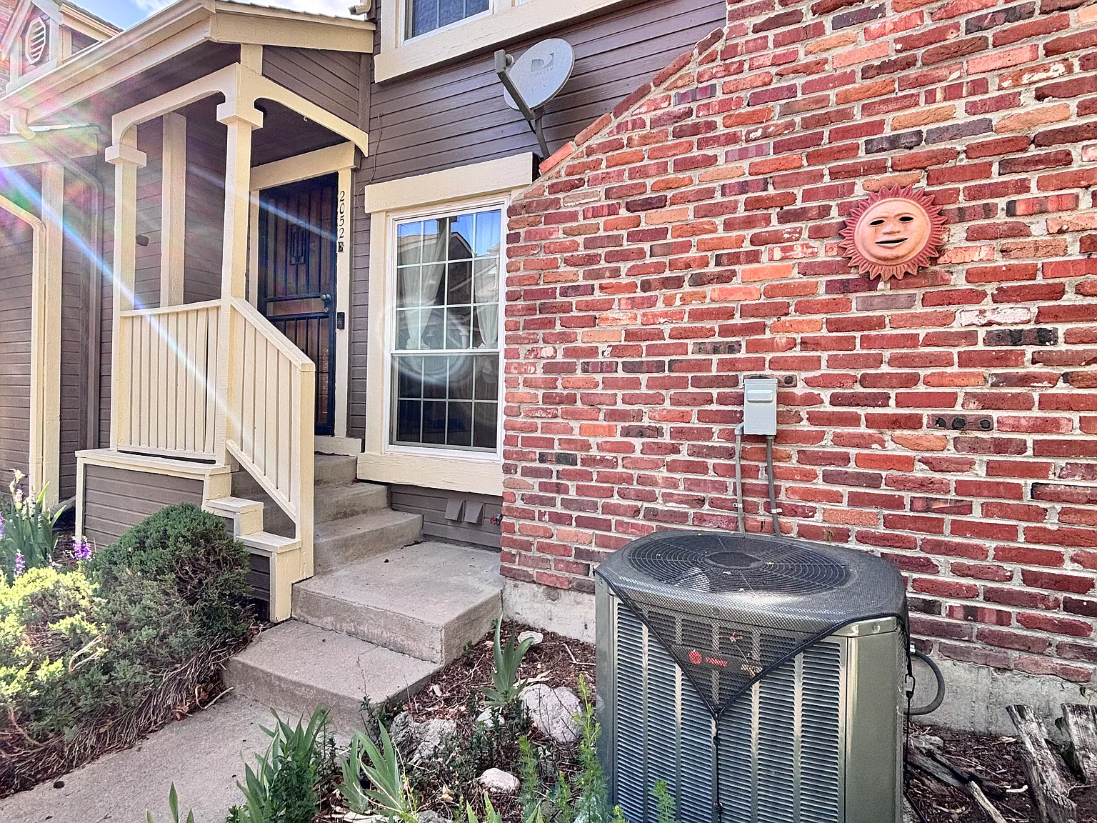 3 bed, 1300 sqft, $2,395 — Photo 2