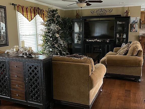 4th image of 602 Duncan Ln