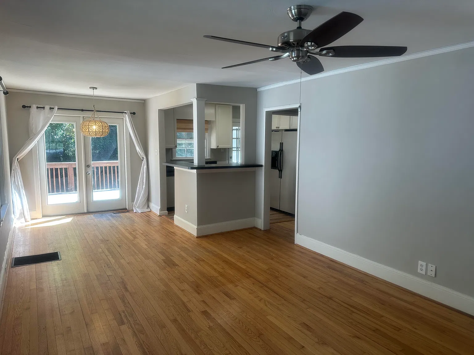3 bed, $2,100 — Photo 3