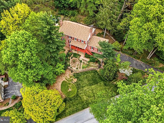 2nd image of 407 Margo Ln