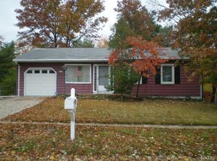 1019 Savoy Ln, Ballwin, MO