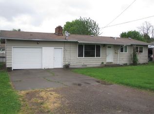 95 Division St, Kelso, WA 98626